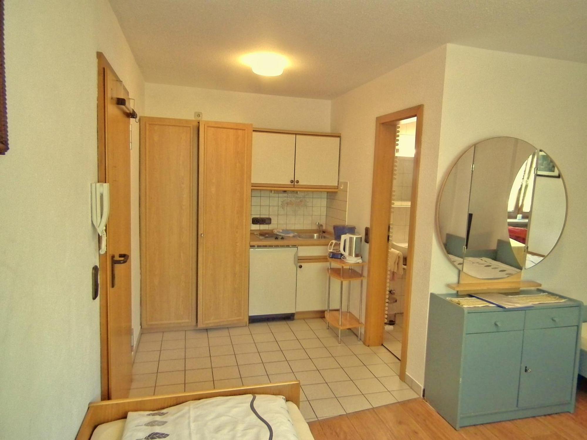 Gaestehaus Zur Faerbe Apartments Oberstdorf Room photo