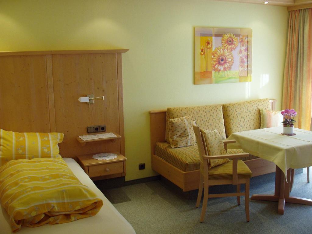 Gaestehaus Zur Faerbe Apartments Oberstdorf Room photo