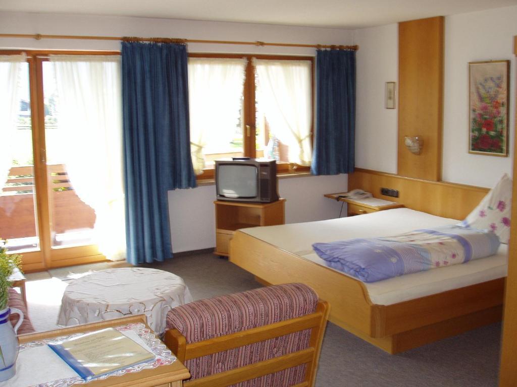 Gaestehaus Zur Faerbe Apartments Oberstdorf Room photo
